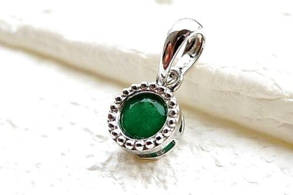 画像1: （5月誕生石10%OFF)宝石質エメラルドAAAAペンダントトップSILVER925製/水星対応石 (1)