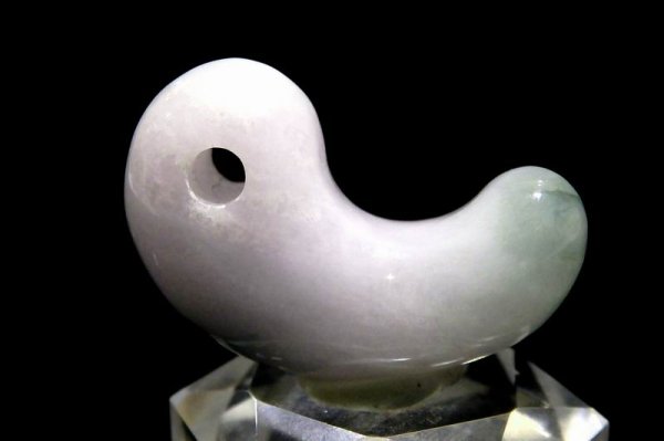画像2: 【１点もの】神聖なヒスイ古代勾玉30mm (2)