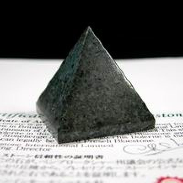 画像1: プレセリブルーストーンピラミッド30mm(イギリスストーンヘンジ) (1)